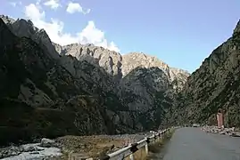 Am geschlossenen Grenzübergang nach Russland (2008)