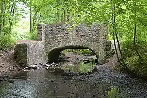 Straßenbrücke