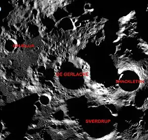 Ausschnitt aus Mosaik der Clementine-Mission, [File:Moon South Pole.jpg siehe hier]