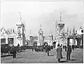Eingang zum Ausstellungsgelände von der Via Gadio