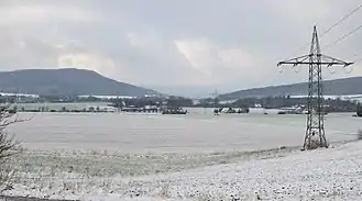 Blick vom Katzberg auf die Deisterpforte, links der Ebersberg, rechts der Raher Berg