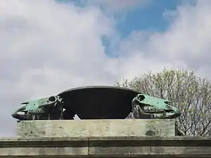 Dragonerdenkmal, Pferdeschädel