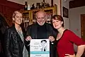 Lisi Klinger und Susanne Auzinger vom Filmladen Verleih erhalten den Preis für den besten internationalen Film 2011, Melancholia, von Gustl-Gründer Herbert Wilfinger