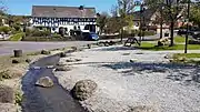 Der Steinebach im Ortskern von Steinebach an der Wied