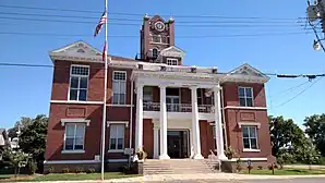 Prairie County Courthouse in Des Arc (2015). Das 1913 erbaute Courthouse für den nördlichen County-Bezirk ist seit April 1977 im NRHP eingetragen.