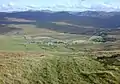 Blick vom Fionn Bheinn nach Süden, im Tal die Ortschaft Achnasheen