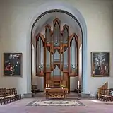 Eule-Orgel im Altarraum der Kirche