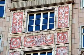 Wandverkleidung aus Meißner Porzellan in Berlin, Frankfurter Allee 22