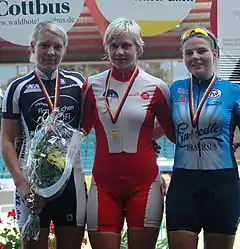 Bahn-DM 2006: Charlene Delev (M.) alsdeutsche Juniorenmeisterin im Keirin