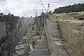 Derrickkräne zum Heben der Granitblöcke in Doly Borów (Polen)