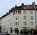 abgerundeter Jugendstil-Eckbau vom Anfang des 20. Jahrhunderts am Leonrodplatz (Dom-Pedro-Straße 2)