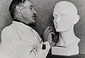 Max Domenig im Atelier