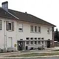 Rathaus- und Schulgebäude