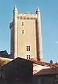 Donjon der Burganlage Schloss Morthemer