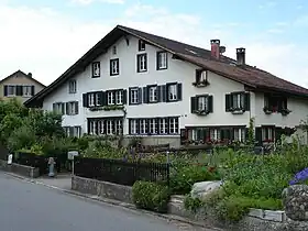 Prägnanter Flarzbau in Oberottikon