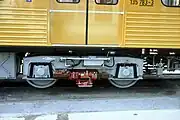 Eine Gummischicht-Feder pro Radsatzlager, Führung durch Gummischicht-Feder (U-Bahn-Wagen, Reihe GI)