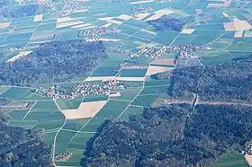 Gemeinde Drei Höfe mit Hersiwil (Bildmitte), oberhalb davon Heinrichswil und Winistorf