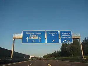 Die Hauptfahrbahn im Dreieck Leonberg besitzt pro Fahrtrichtung nur zwei Spuren