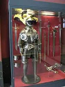 Plattenpanzer des 16. oder 17. Jahrhunderts mit Schwebescheiben im Zwingermuseum in Dresden