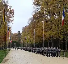 Dt.-Franz. Brigade, im Hintergrund das Elsaß-Lothringen-Denkmal