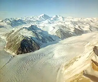 Geikie Ridge (Mitte vorne)