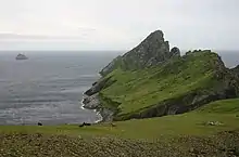Dùn mit Stac Levenish im Hintergrund