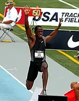 Dwight Phillips, 2004 Olympiasieger, verteidigte seinen Titel souverän