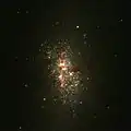 Überlagerung von Aufnahmen durch das Hubble-Weltraumteleskop (blau: 550 nm, grün: 790 nm) und durch das VLT (rot: 2160 nm)
