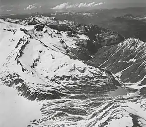 Blick ins Urbachtal von Süden im Jahre 1967. Links Engelhörner, im Vordergrund der Gauligletscher, Mitte rechts der Mattenalpsee