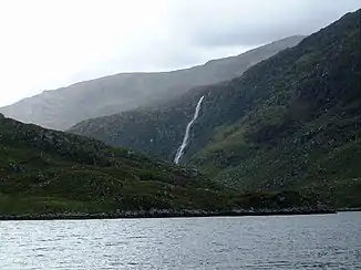 Eas a’ Chual Aluinn, von Loch Glencoul aus gesehen