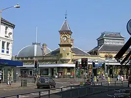 Empfangsgebäude des Bahnhofs