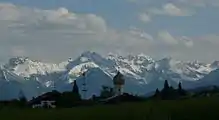 Bergblick von Eckarts mit Kirchturm von St. Peter und Paul.