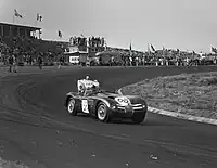 Roger Laurent im weißen Jaguar C-Type 1954 in Zandvoort