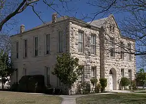 Das Edwards County Courthouse in Rocksprings, gelistet im NRHP mit der Nr. 79002932