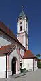 Südseite der Kirche mit Vorzeichen und Sakristei