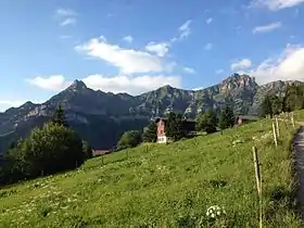 Blick auf Rophaien und Ferienhäuser in Eggberge
