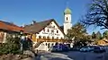 Kirche St. Martin und Gasthaus zur Post in Egling