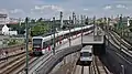Zugsbegegnung unmittelbar vor der Station