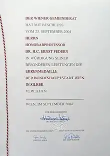 Verleihungsurkunde der Ehrenmedaille der Bundeshauptstadt Wien in Silber für Ernst Federn, 23. September 2004