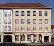 Das Mietshaus Rinckartstraße 1 am Marktplatz in Ecklage zur Leipziger Straße. (2012)