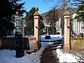 Blick in den ehemaligen Park des Palais Morass, heute Museumsgarten, sommers mit Außenbewirtung vom Museumsrestaurant