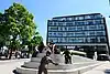 Am 6. Dezember 2012 weihte die Neue Lübecker Norddeutsche Baugenossenschaft 13 lebensgroße Bronzefiguren ein. Sie stehen am neuen Kaufhof und geben dem Gebiet nun ein eigenes Gesicht.