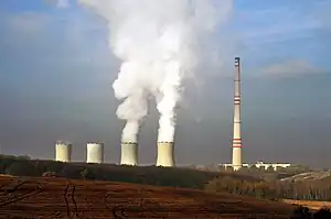 Kraftwerk Chvaletice aus dem Süden gesehen
