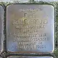 Else Seelenfreund vor dem Winterhuder Weg 73
