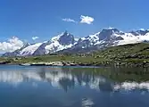 Der Alpengipfel la Meije mit dem Lac Lérié im Vordergrund