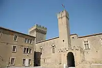 Eingang zum Museum im Schloss Empéri