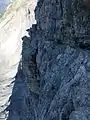 Das Ende der Senda Verticala. Zu sehen: Der Überhang (Igl Tetg) und weiter unten der Segantinikamm (Cresta Segantini).