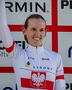 Paula Gorycka bei einer Siegerehrung des Swiss Bike Cup 2022