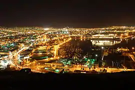 Ensenada bei Nacht