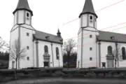 2. Einige Epipolarlinien, berechnet mit 
  
    
      
        
          F
        
      
    
    {\displaystyle \mathbf {F} }
  
 .